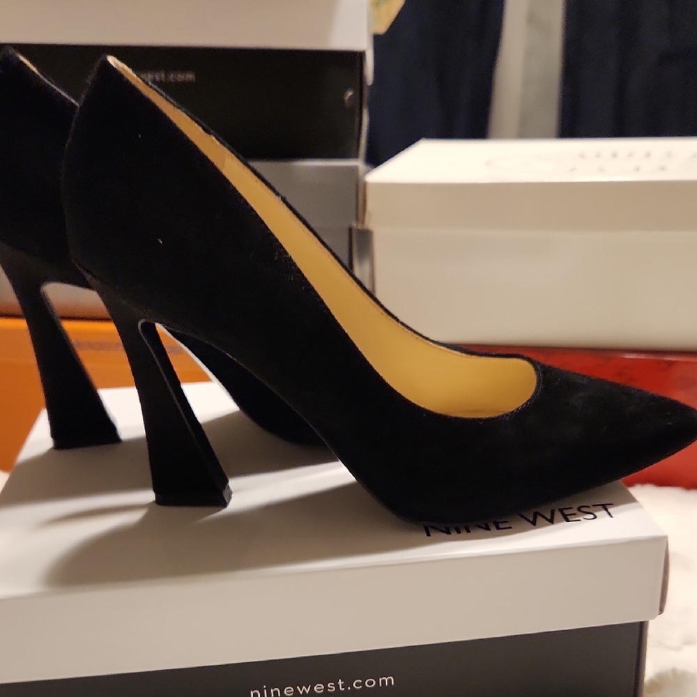 Nine West Black Pointed Toe Suede Pumps - Picture 6 of 8